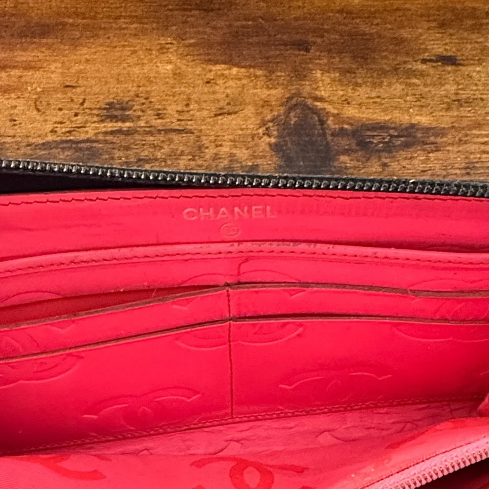 Chanel Black Quilted Zip Wallet w/COA & intact holo - Picture 7 of 16